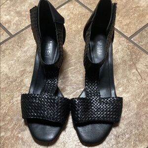 Vaneli Black Woven Size 9 Sandals with Open-Toe Design